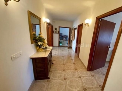 Piso de amplio de 3 dormitorios y esplendida terraza de 85m2 en Torroella de Montgrí