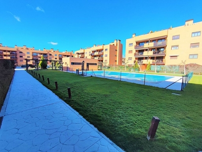 Piso en venta en Yebes - Valdeluz de 2 habitaciones con terraza y piscina