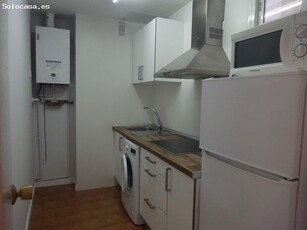 Amplio apartamento exterior ,centrico y con ascensor. alquiler + 12 meses