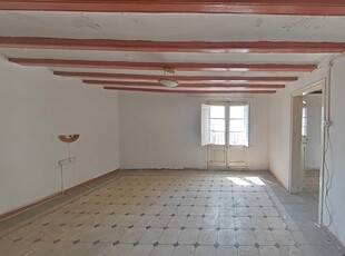 Piso en venta. Finca con ascensor rehabilitada, 176 m², a reformar y redistribuir, 3º de altura, mucha luz, magnífica zona junto a Ramblas.