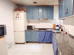 Piso en venta. Piso alto con ascensor, estancias muy amplias, 4 dormitorios (3 dobles) y 2 baños, para dejarlo a tu gusto