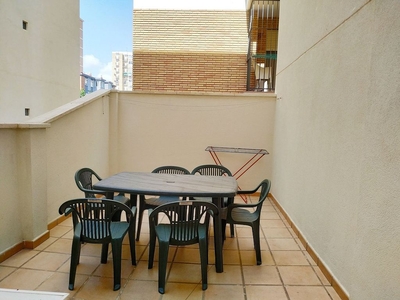 Alquiler de piso en Carlos Haya de 3 habitaciones con terraza y muebles