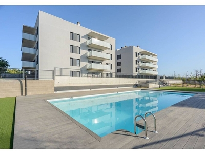 Alquiler de dúplex en Vilablareix de 4 habitaciones con terraza y piscina