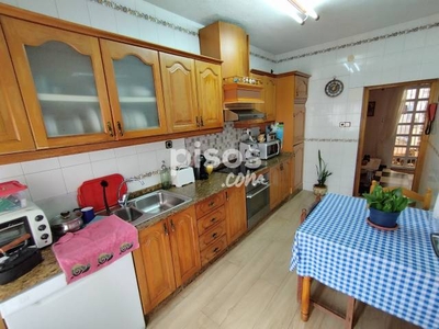 Casa en venta en Calle Guipúzcoa, cerca de Calle Guadalajara