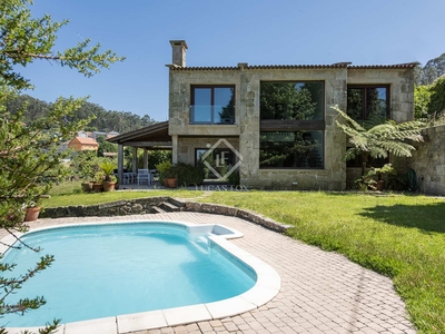 Casa / villa de 318m² en venta en Pontevedra, Galicia