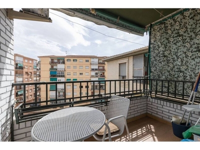 Venta de piso en carretera De Málaga de 4 habitaciones con terraza y garaje