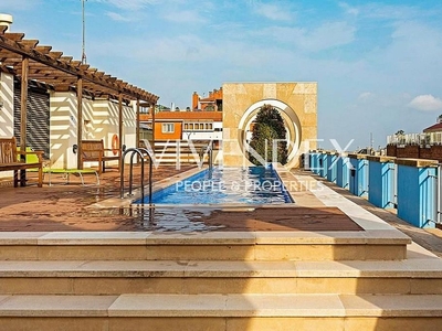 Venta de piso en Sant Gervasi - La Bonanova de 4 habitaciones con terraza y piscina