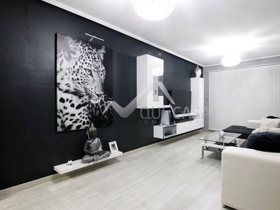 Venta de piso en Vecindario norte-Cruce Sardina de 3 habitaciones con garaje y aire acondicionado