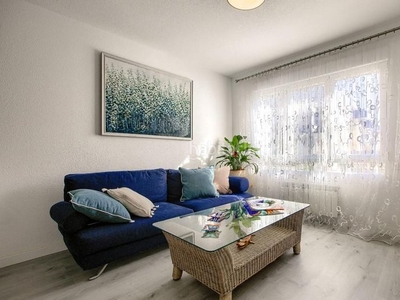 Alquiler casa pareada con 3 habitaciones con parking, piscina, calefacción y aire acondicionado en Pozuelo de Alarcón