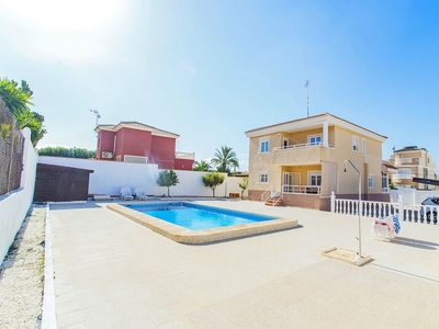 Chalet en venta en Aguas Nuevas, Torrevieja, Alicante