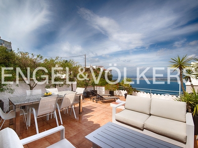 Dúplex con terraza de 65m² y vistas impresionantes sobre Puig Rom, Roses