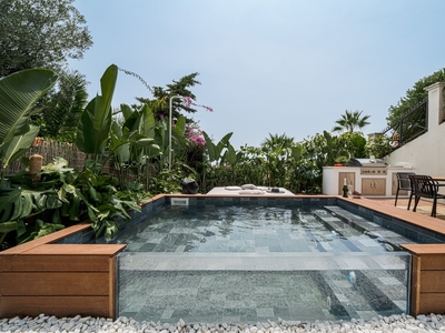 Moderno y elegante apartamento con piscina privada e impresionantes vistas panorámicas