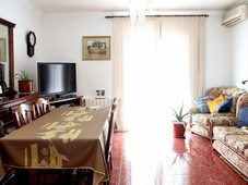 Venta Piso Tarragona. Piso de tres habitaciones en Ramon i Cajal. Octava planta con terraza