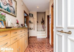 Casa adosada con 5 habitaciones con calefacción en Sabadell