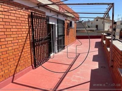 Alquiler de ático en calle La Palma de 2 habitaciones con terraza y muebles
