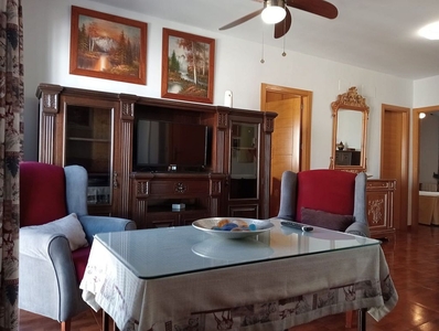 Alquiler de piso en Huerta de la Reina - Trassierra de 2 habitaciones con muebles y balcón