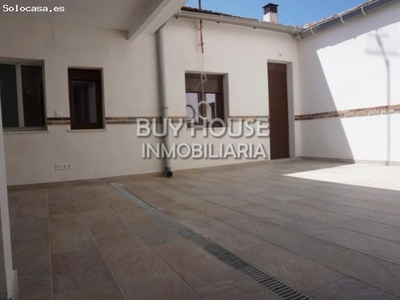 CASA BAJA COMPLETAMENTE REFORMADA CON PATIO EN PLENO CENTRO DE ILLESCAS