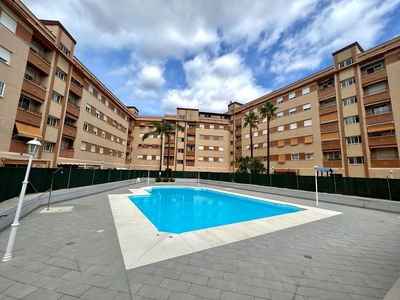 Piso en alquiler en avenida Arroyo del Moro de 3 habitaciones con terraza y piscina