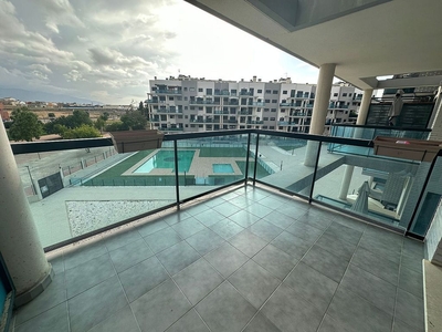 Piso en alquiler en calle Rafael Menarguez Florenciano de 3 habitaciones con terraza y piscina