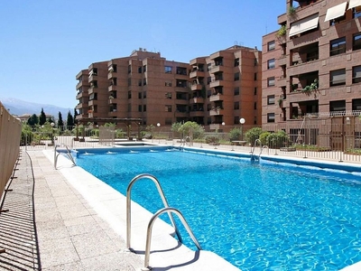 Piso en venta en calle Divina Pastora de 5 habitaciones con terraza y piscina