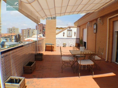 Venta de ático en Carretas - Huerta de Marzo - La Pajarita de 2 habitaciones con terraza y calefacción