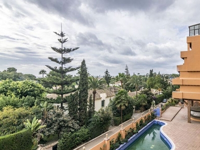 Venta de ático en Paraíso - Atalaya- Benamara de 3 habitaciones con terraza y piscina