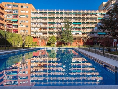 Venta de piso en Cerrillo de Maracena - Periodistas de 3 habitaciones con terraza y piscina