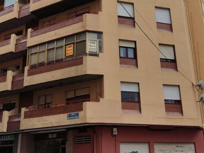 Venta Piso León. Piso de tres habitaciones en Calle San Vicente Mártir. Primera planta