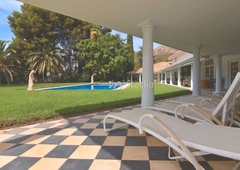 Chalet con 8 habitaciones con parking, piscina, calefacción, aire acondicionado y jardín en Benalmádena