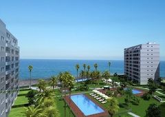 Edificio de apartamentos en primera línea de mar con espectaculares vistas al mar en Punta Prima