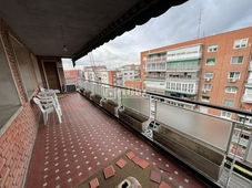 Piso se vende magnífico piso en esquinazo en la calle bristol y plaza de en Madrid