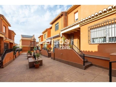 Casa adosada en venta en Paseo de los Pinos