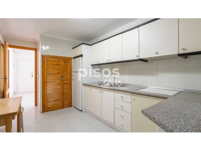 Chalet pareado en venta en Calle del Pintor Pablo Uranga