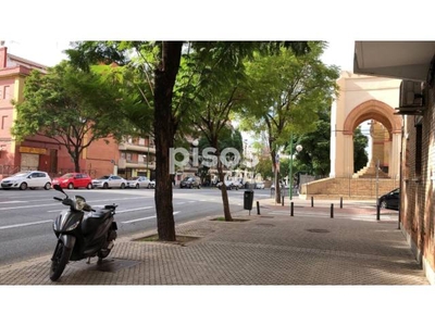 Piso en venta en Calle de Luis Montoto, cerca de Calle Beatriz de Suabia en San Pablo por 170.000 €
