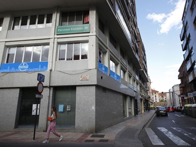 Actividades locales de 182 m² en León (24003)