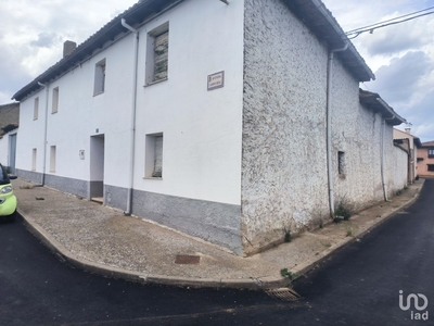 Casa de pueblo 4 habitaciones de 318 m² en Navafria (24156)