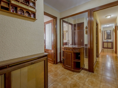 Varias superficies 4 habitaciones de 95 m² en Madrid (28038)