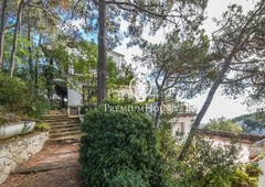 Casa unifamiliar en venta con gran terreno en Sant Pol de Mar