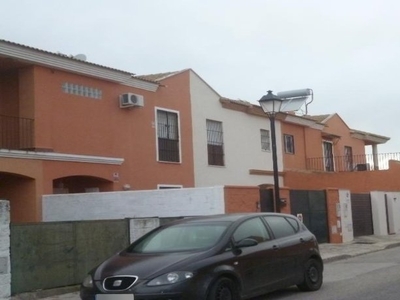 Casa en Calle TEODOSIO, Olivares