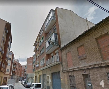 Piso en venta en Delicias de 3 habitaciones con terraza y balcón