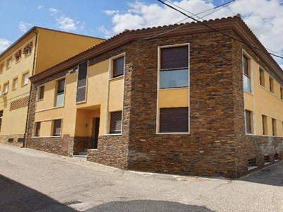 Venta Piso San Román de los Montes. Piso de cuatro habitaciones en Calle Tahona 11 / Av Serranillos.