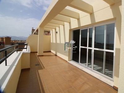 Alquiler de ático en Carlos Haya de 4 habitaciones con terraza y garaje