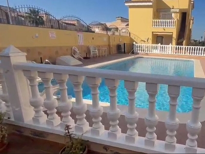 Alquiler de piso en calle Cartagena de 2 habitaciones con terraza y piscina