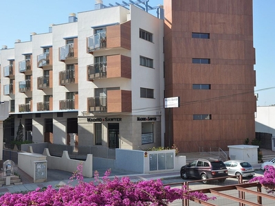Alquiler de piso en calle Mar de 2 habitaciones con terraza y piscina