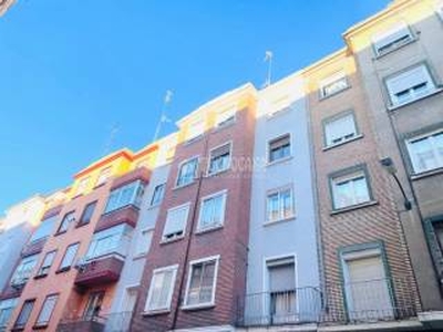 Piso de cuatro habitaciones entreplanta, Delicias, Zaragoza