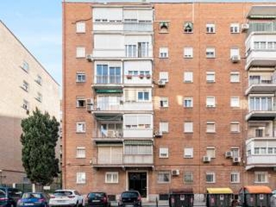 Piso de tres habitaciones sexta planta, Ventas, Madrid