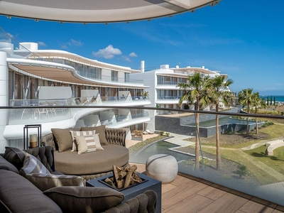 Venta de piso en Estepona Oeste - Valle Romano - Bahía Dorada de 3 habitaciones con terraza y piscina