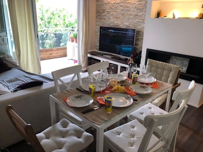 Alquiler apartamento con 3 habitaciones amueblado con aire acondicionado y vistas al mar en Arenys de Mar