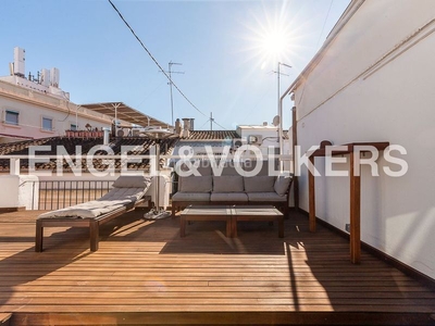 Alquiler ático con terraza para corta estancia en Valencia