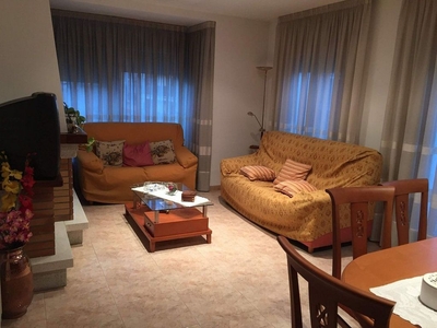 Alquiler de piso en Seu d´Urgell, la de 4 habitaciones con terraza y muebles